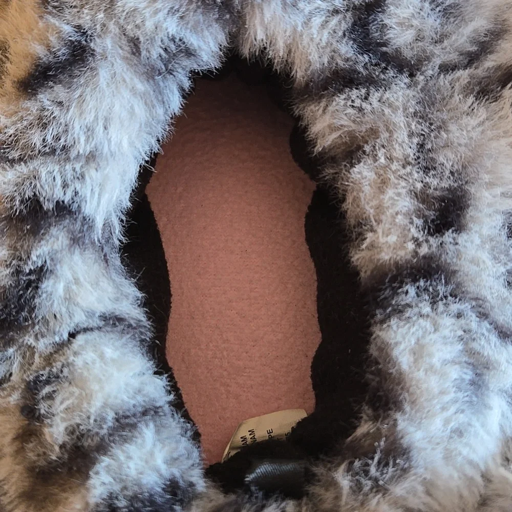Old Navy kids tiger cats slippers Sz S (10-11)